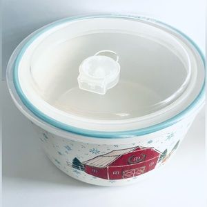 The Pioneers Woman bowl with lid